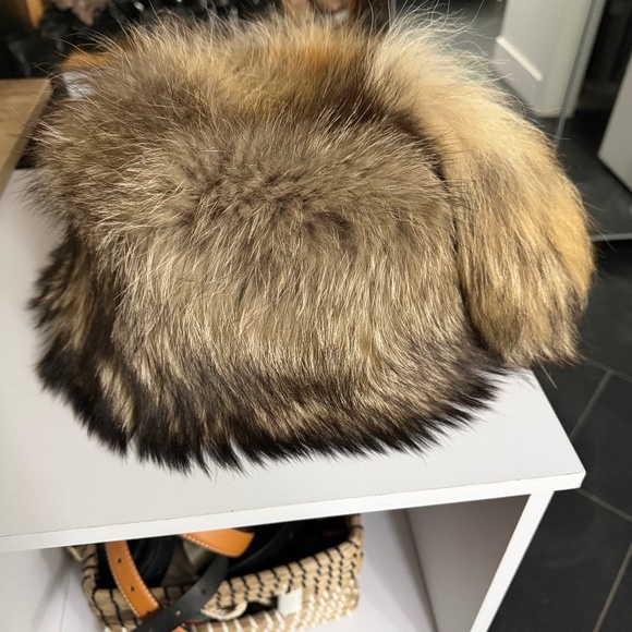 Fur hat - Picture 1 of 3